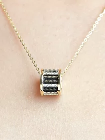 Black & White Roll Pendant Chain