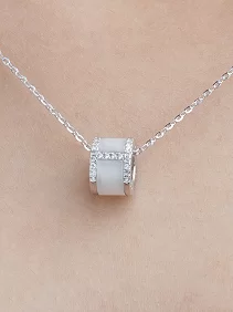 Roll and Circles Pendant Chain