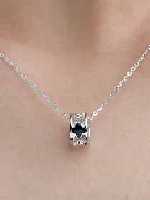 Clover Roll Pendant Chain