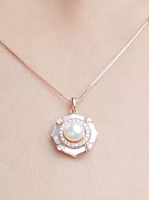 Floral Pearl Pendant Chain