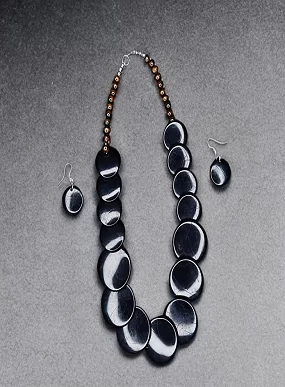 Elegant Tribal Multicolour Beaded Necklace Set – Traditional Ethnic jewellery for Women & Girls Chemical beads [Black]